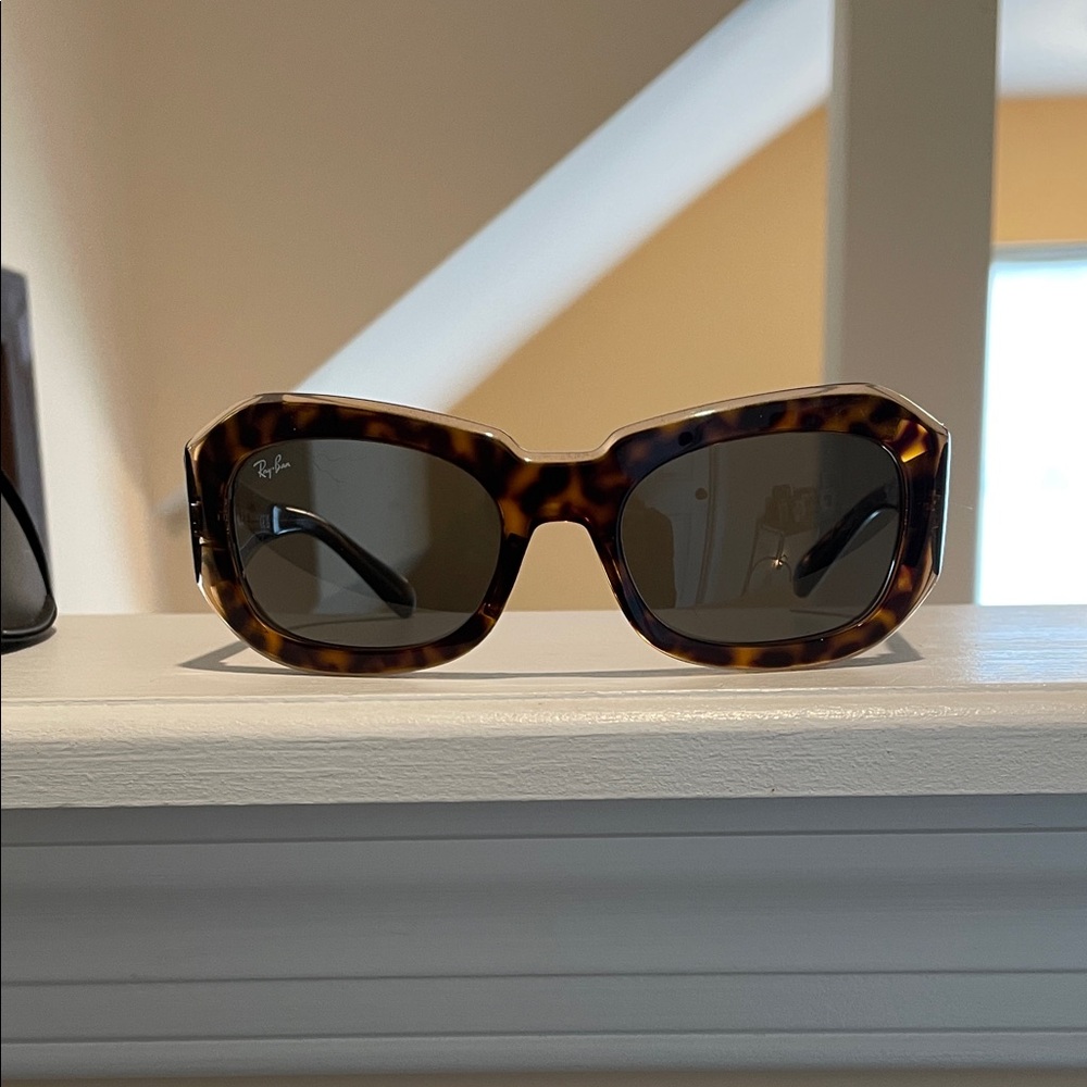 Ray-Ban Brown Tortoise Sunglasses